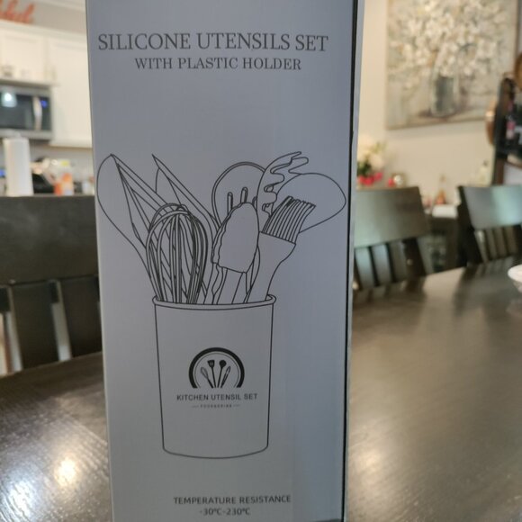 24 Piece Silicone utensils set with plastic holder. (Brand new with box) - Picture 3 of 5